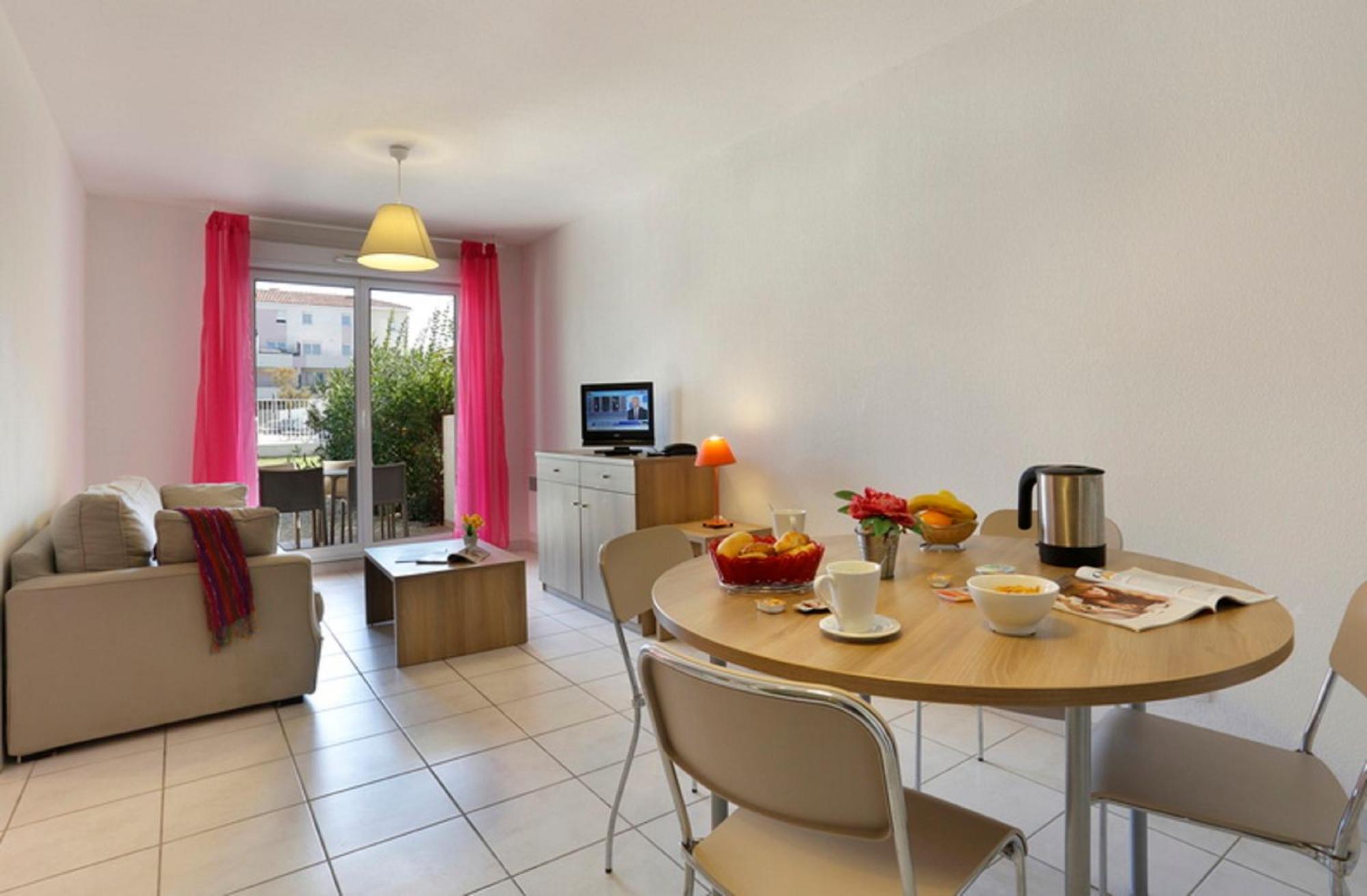 Vacanceole - Residence Cap Camargue Льо Гро-дю-Роа Екстериор снимка
