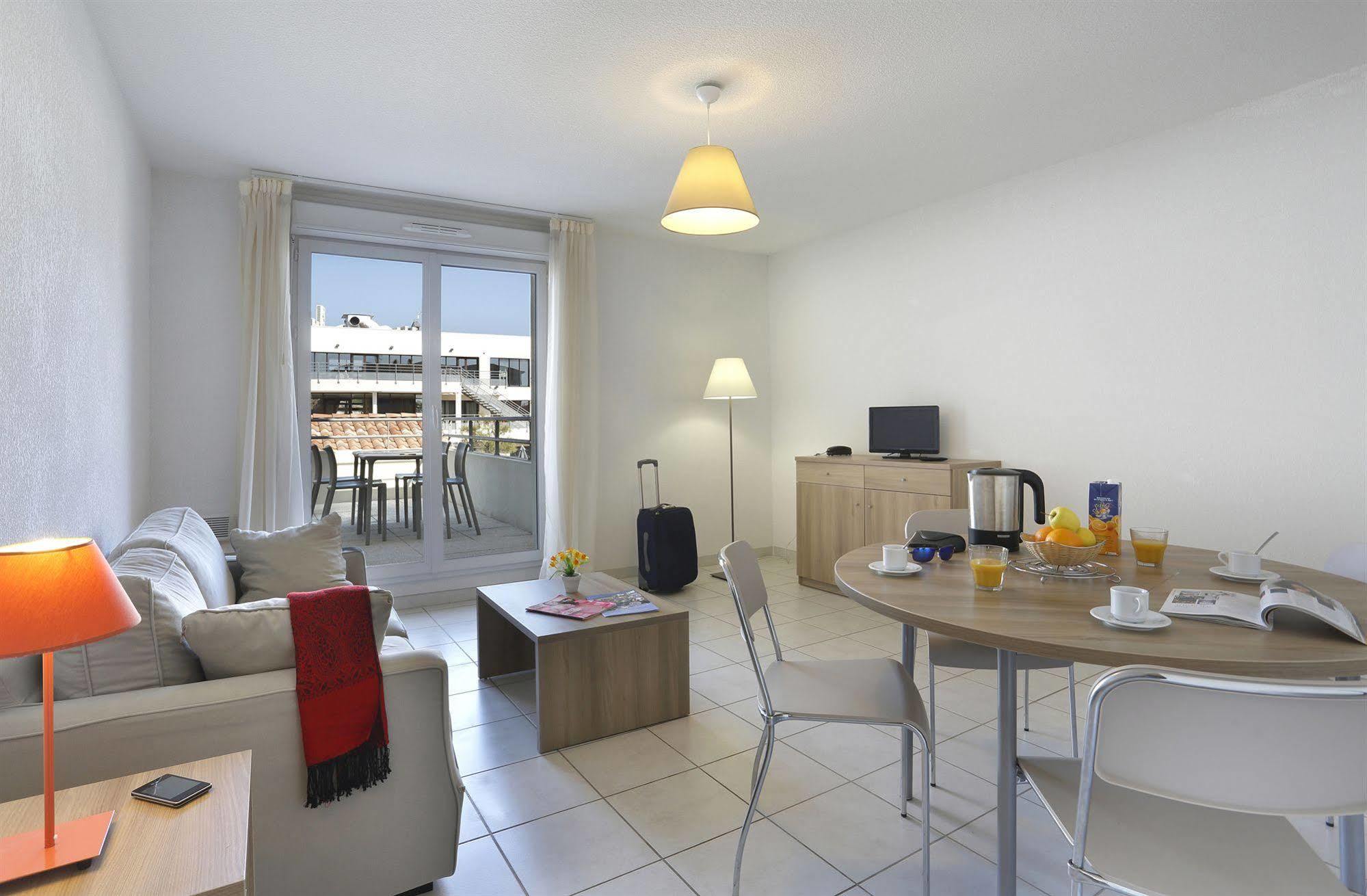 Vacanceole - Residence Cap Camargue Льо Гро-дю-Роа Екстериор снимка
